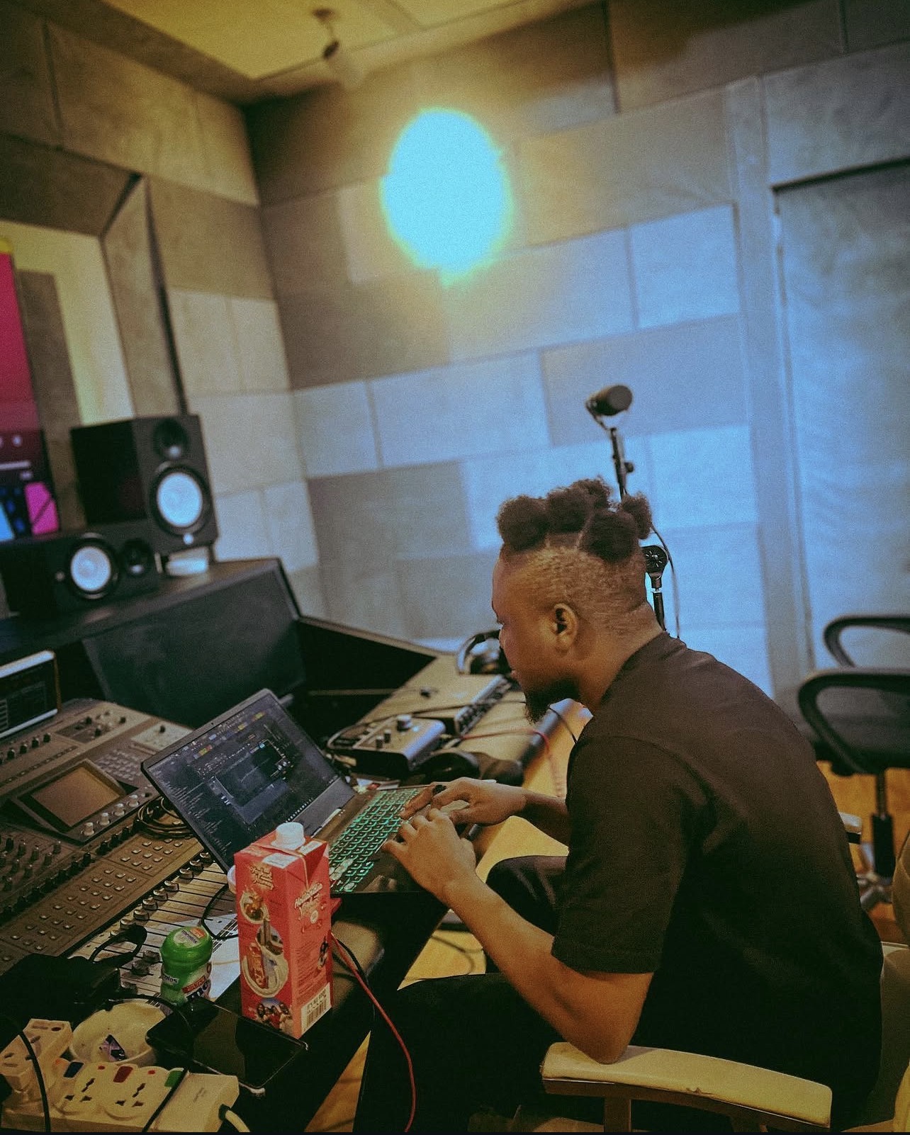 Jhay2unez working at the studio console